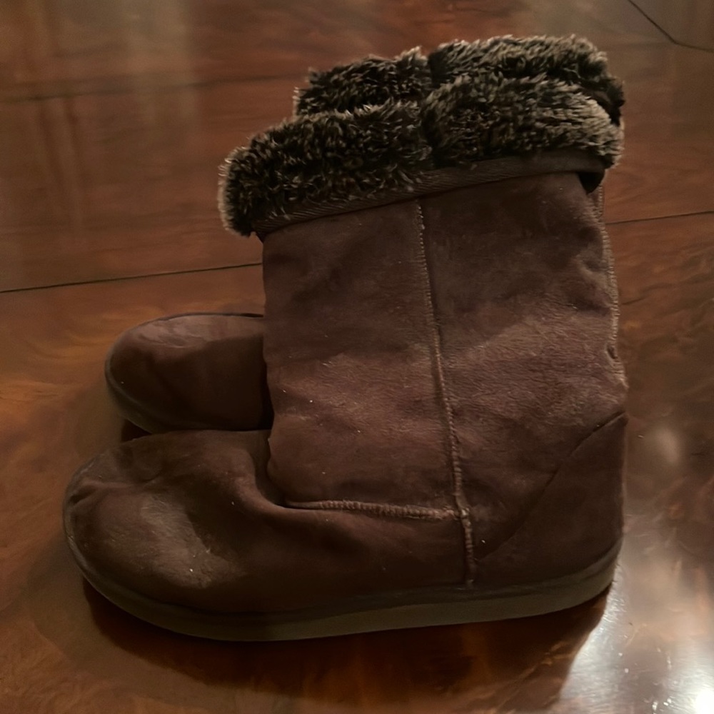 Women’s boots size 10
